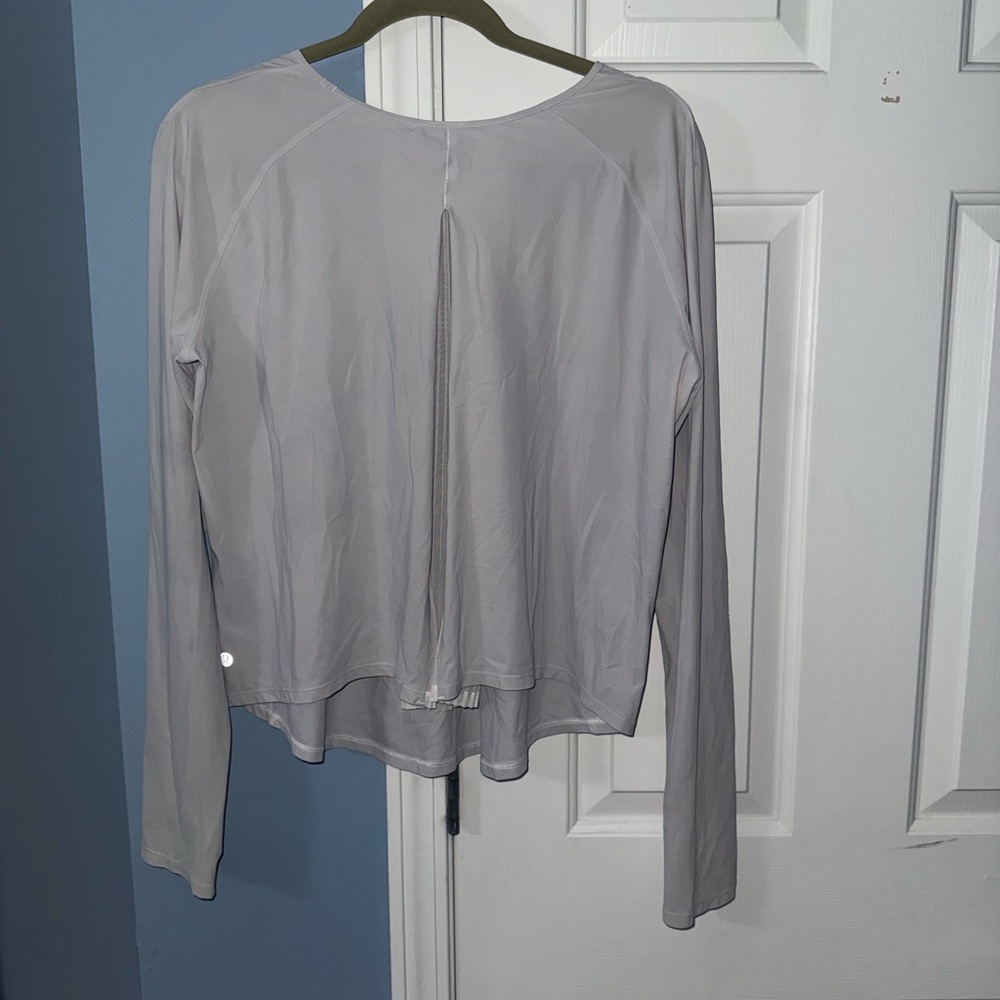 Lululemon Making Moves Long Sleeve light gray 21.5” p2p - Picture 5 of 7
